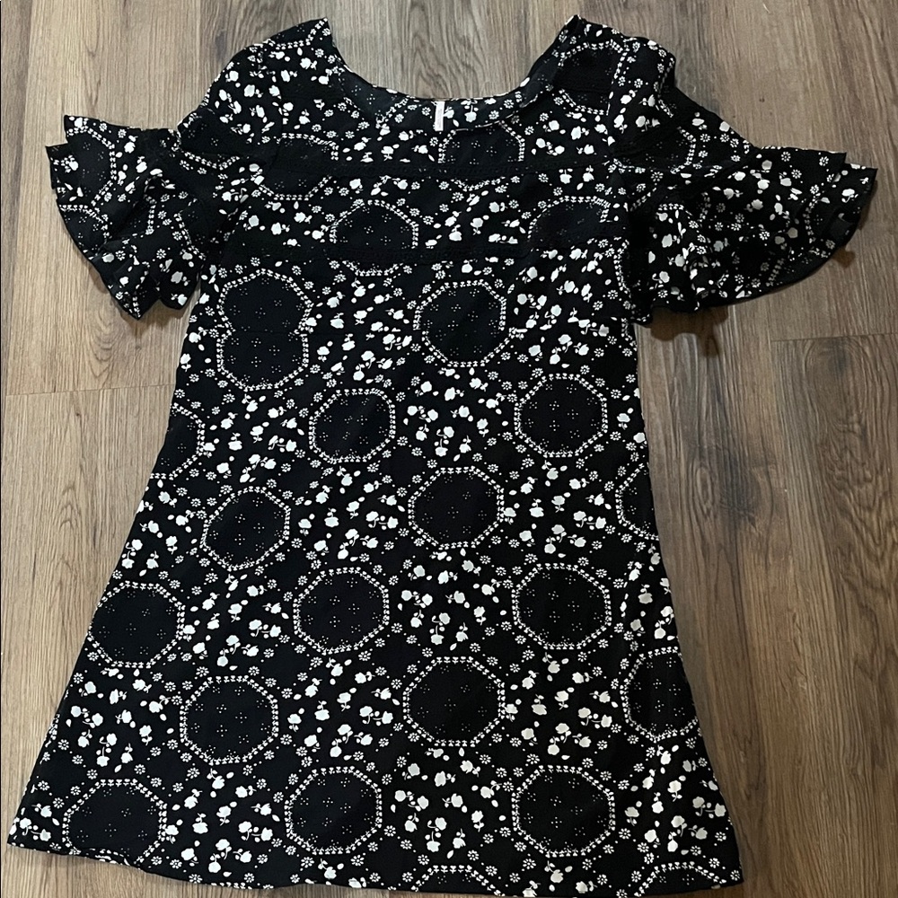 Free People Black and White Floral Dress bell short sleeve above knee size 10